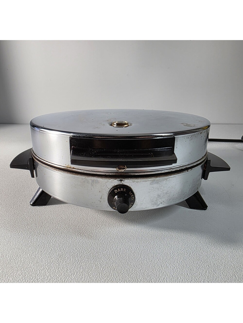 Vintage Toastmaster W252A Chrome Waffle Maker Round Tested Working USA
